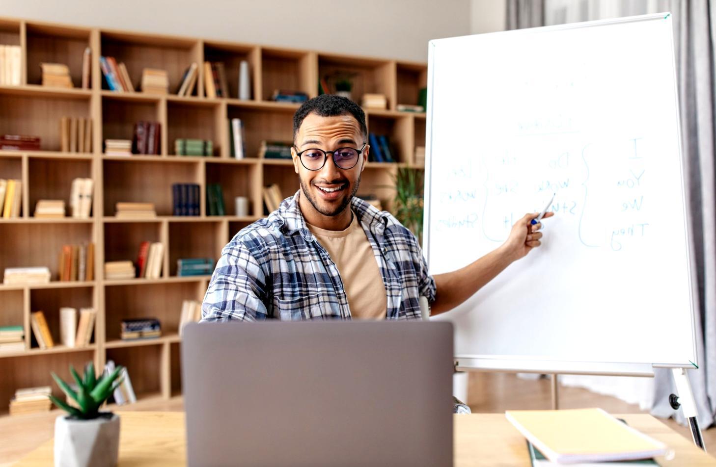 Ambiente di lavoro con analisi tecnica SEO